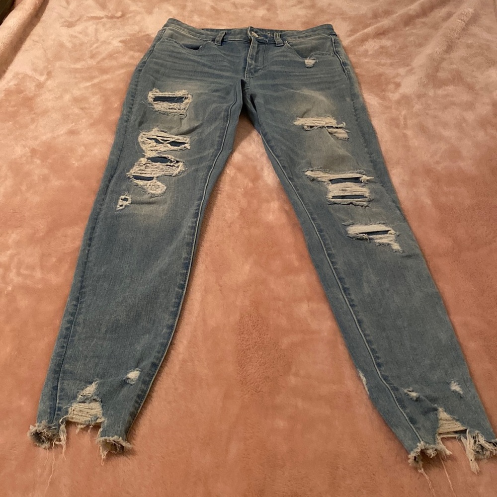 Women’s American Eagle high rise skinny jeans. Perfect condition, barely worn.
